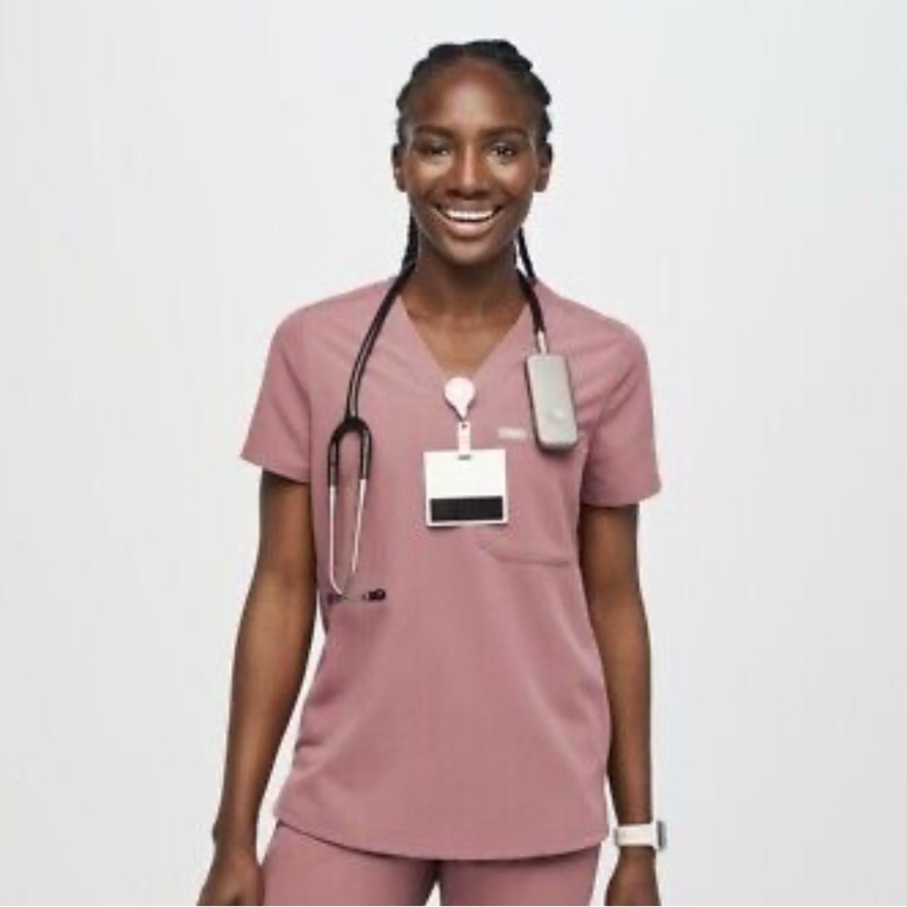 FIGS scrub top in limited edition mineral mauve, in great condition, never worn